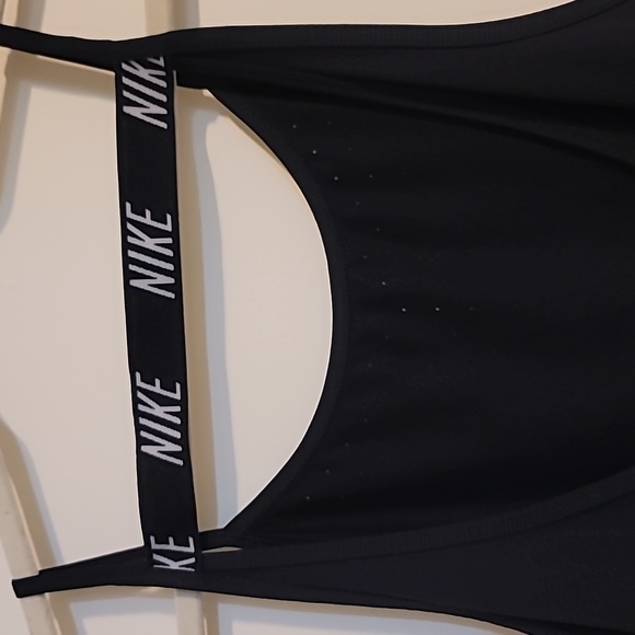 Nike Performance Tank - Picture 6 of 7
